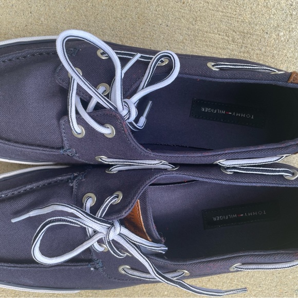 Men’s gently used shoes. Tommy Hilfiger size 12. - Picture 2 of 4
